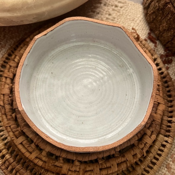 Studio Pottery Lidded Container - Picture 3 of 7